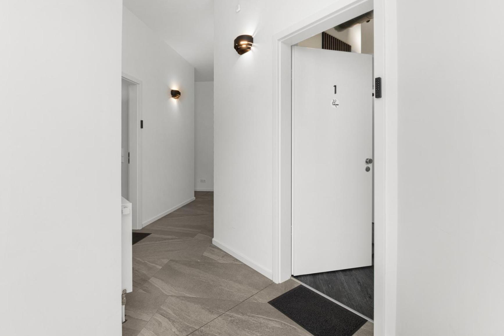 24-7 Living - Modern In With Connection Apartment