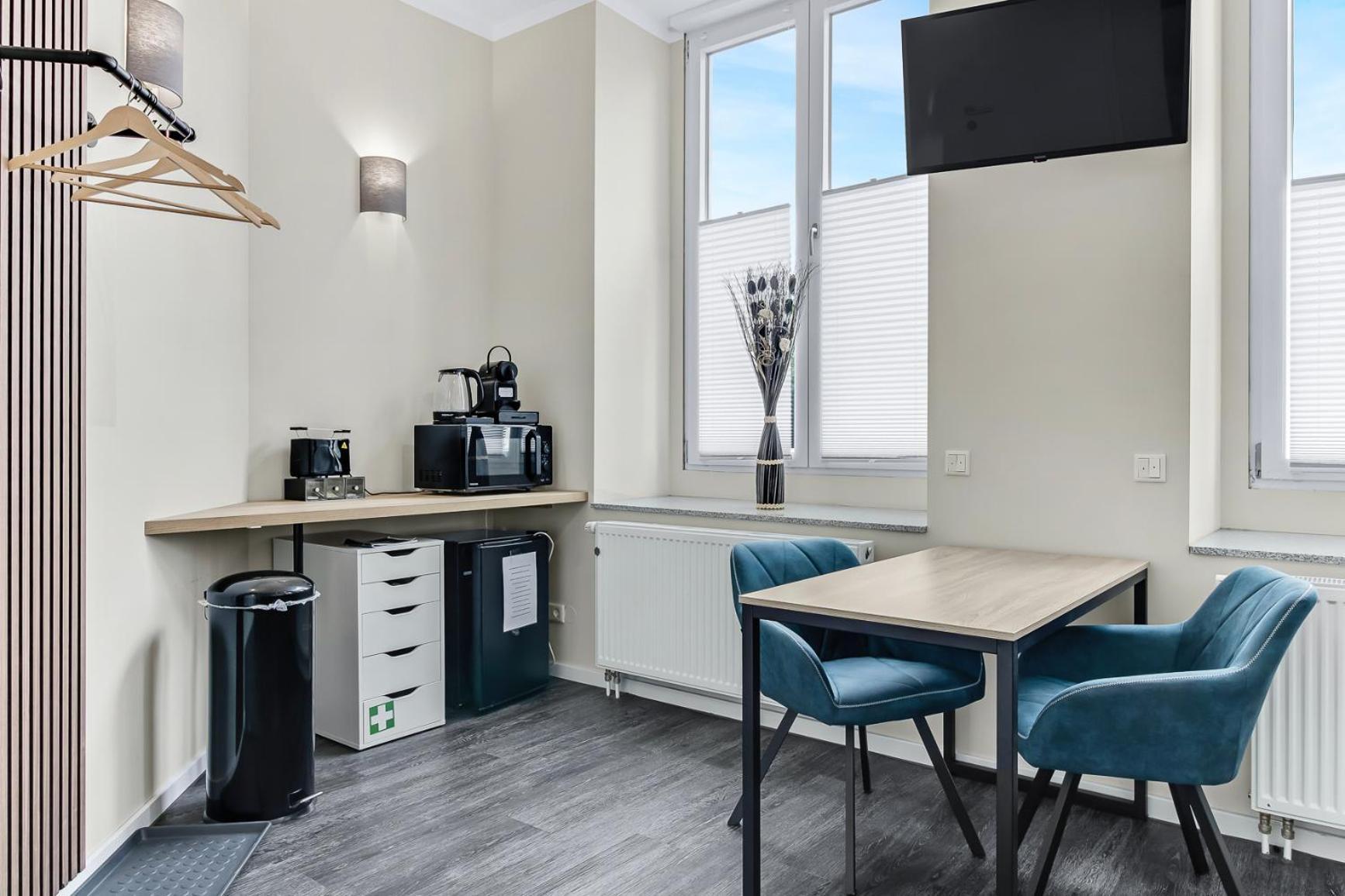 24-7 Living - Modern In With Connection Apartment *