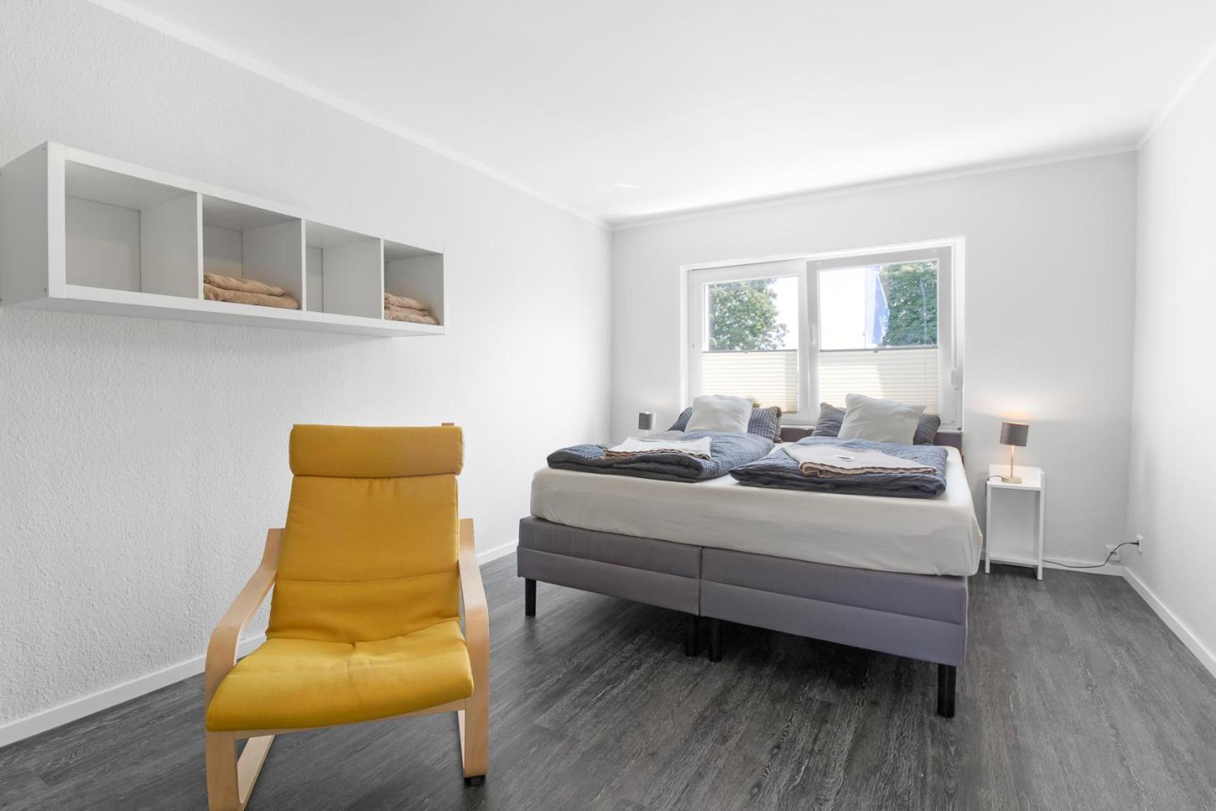 24-7 Living - Modern In With Connection *