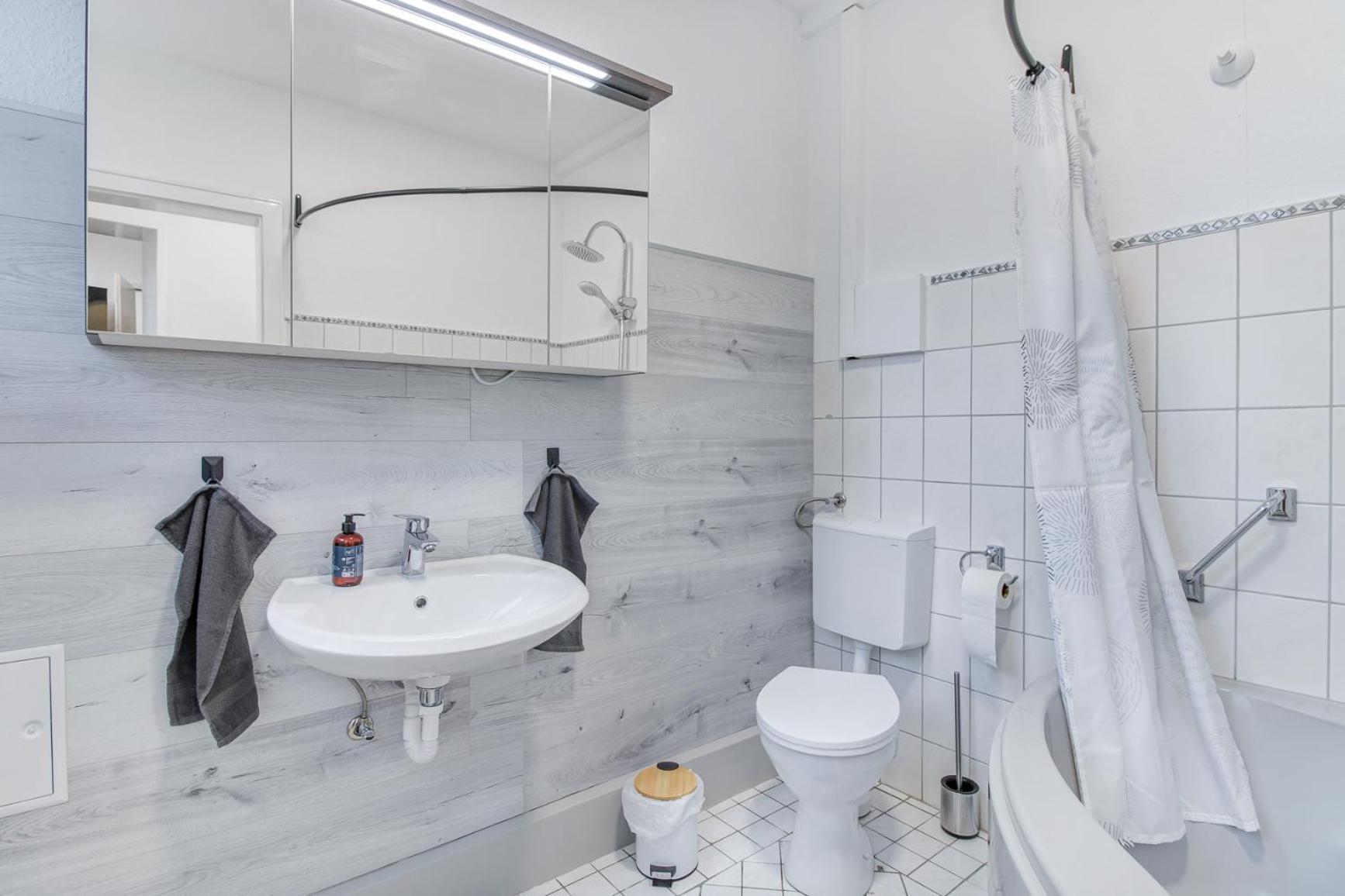 24-7 Living - Modern In With Connection Apartment *