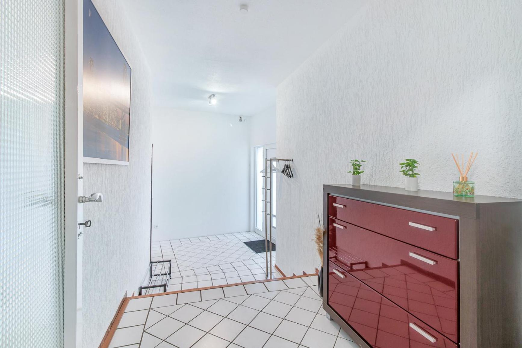 24-7 Living - Modern In With Connection