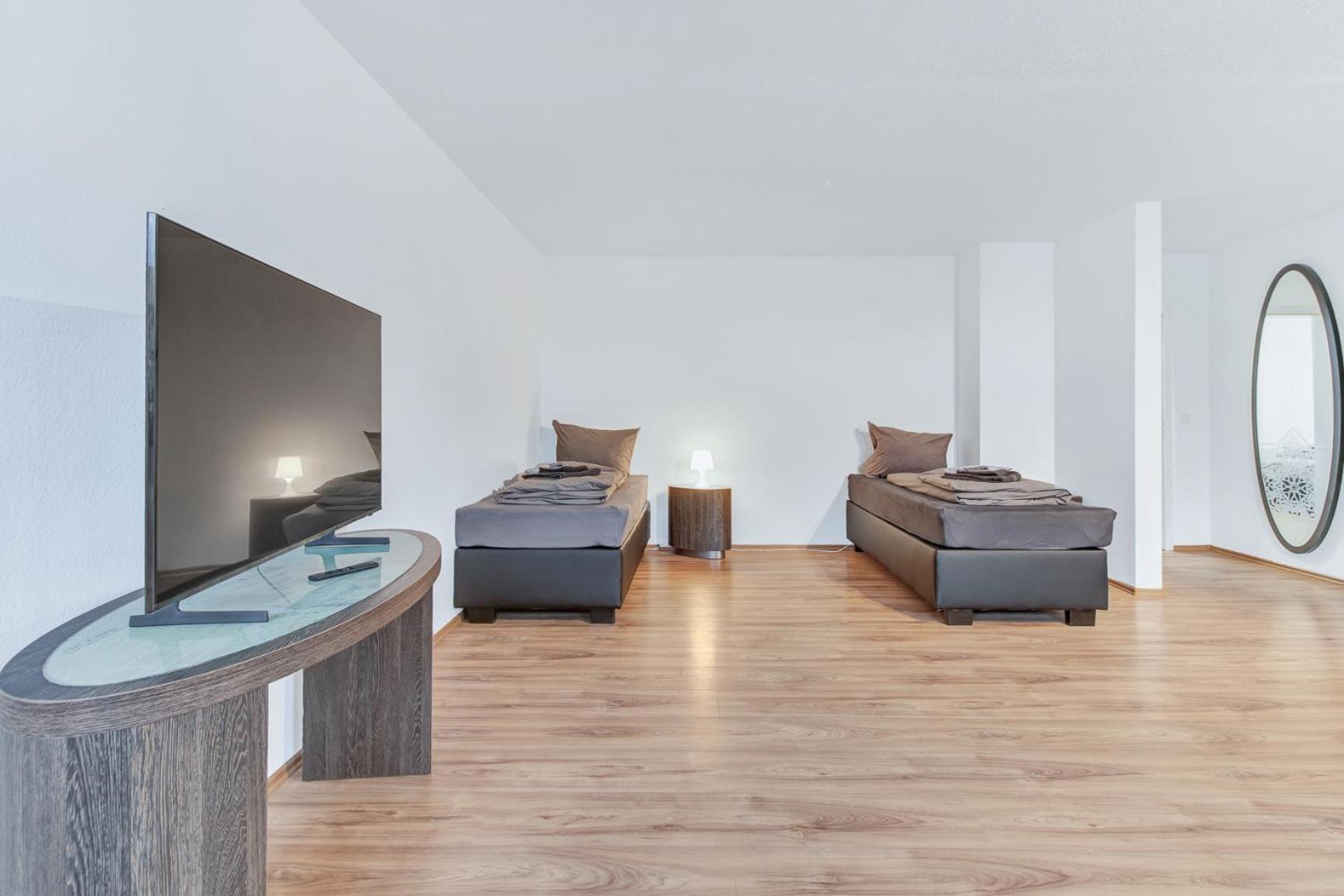 Apartment 24-7 Living - Modern In With Connection *