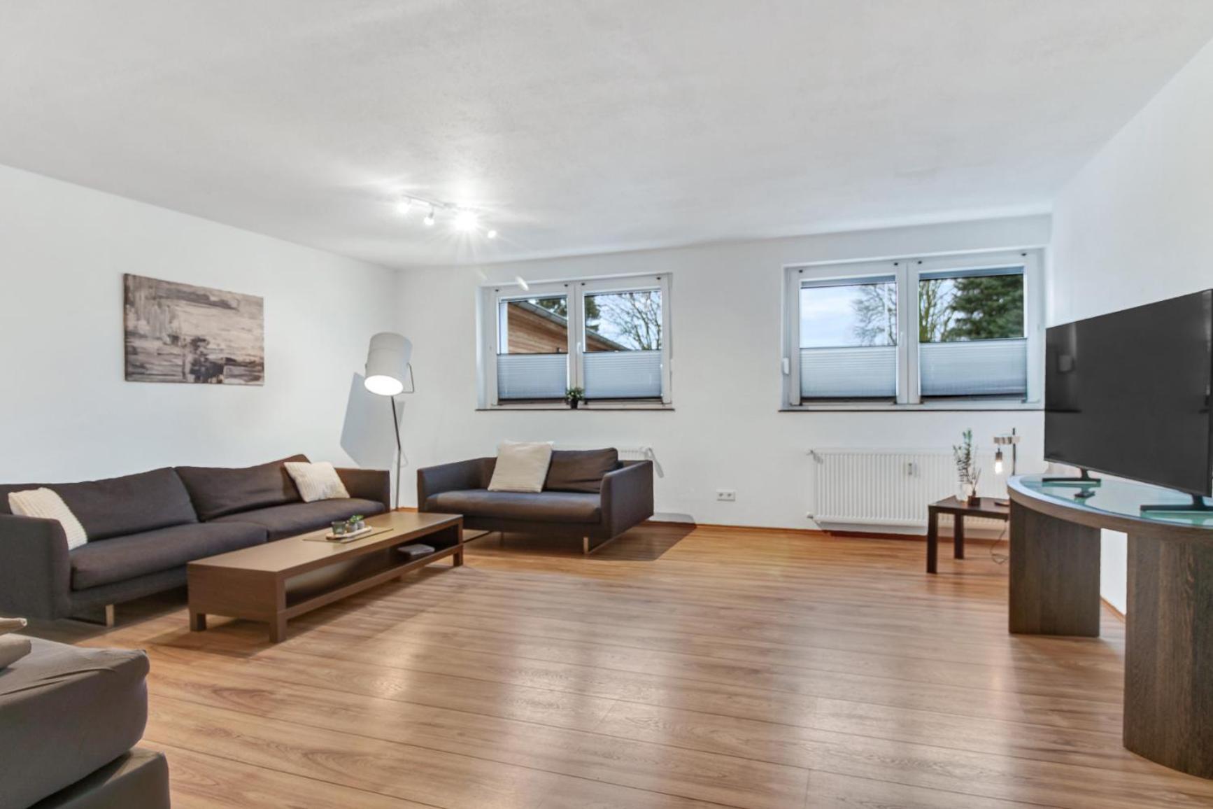 24-7 Living - Modern In With Connection Apartment *
