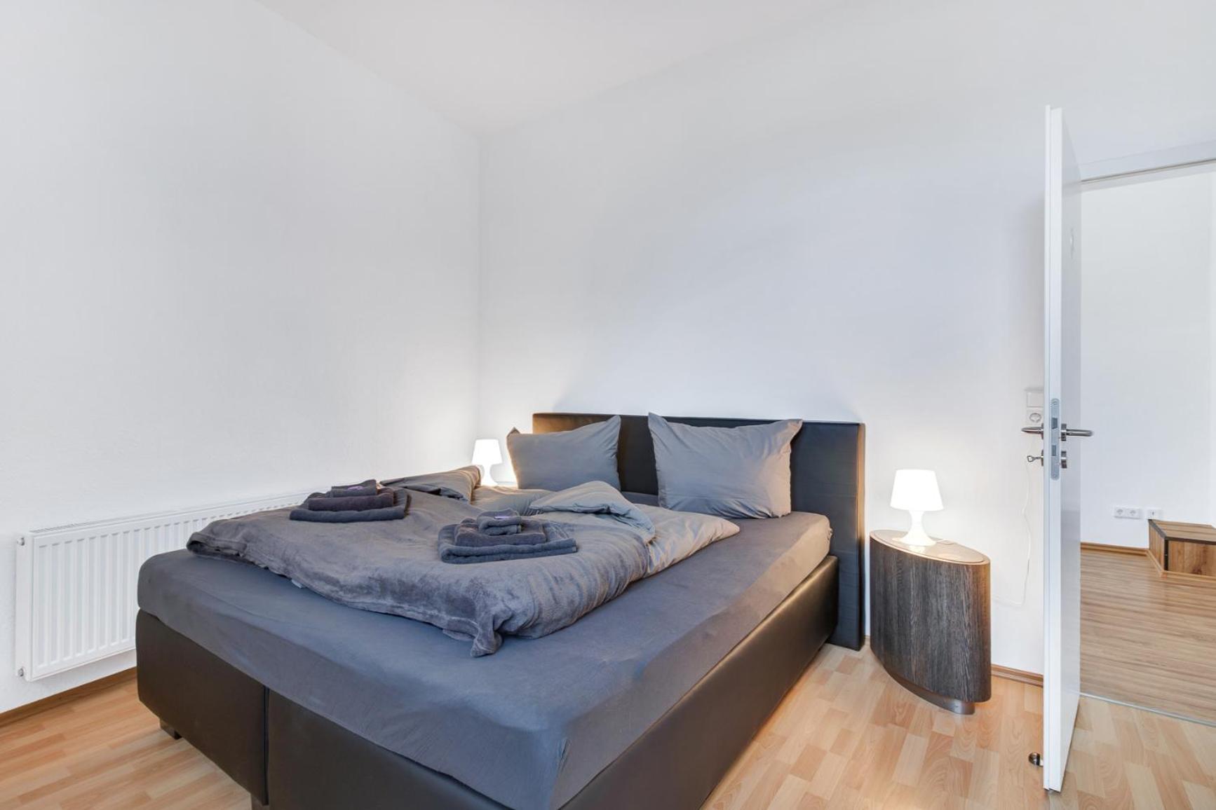 Apartment 24-7 Living - Modern In With Connection *
